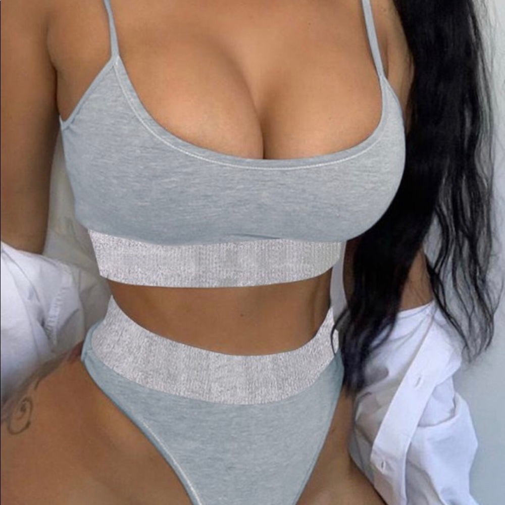 Color block spaghetti strap U neck bra set ❣️